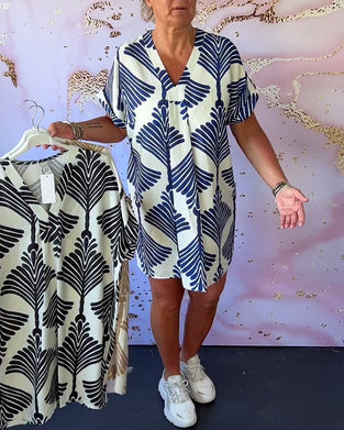 Uformelt kortermet kjole med V-hals