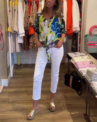 Bluse med V-hals med blomstertrykk