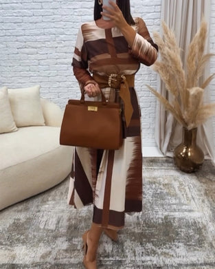 Langermet kjole i retro kontrastfarge med rund hals