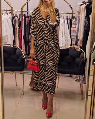 Uformell kjole med sebratrykk med V-hals