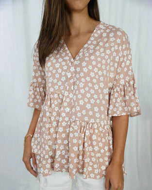 Blomstret bluse med V-hals klokkeermer