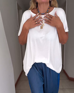 Ensfarget T-skjorte med rund hals og kort ermet