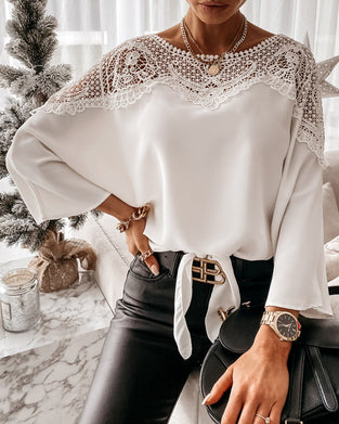 Topp med dolmanermer med blondekrage