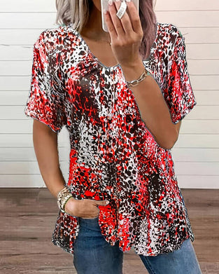 Rynket v-hals topp i leopardmønster med kort erme