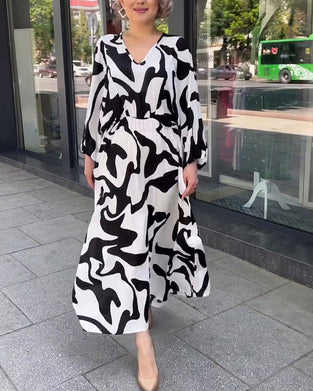 Elegant langermet kjole i motetrykk