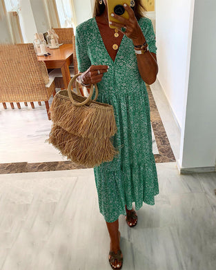 V-hals kjole med blomstertrykk