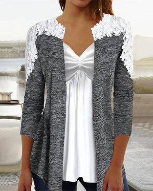 Elegant topp med V-hals og blonder