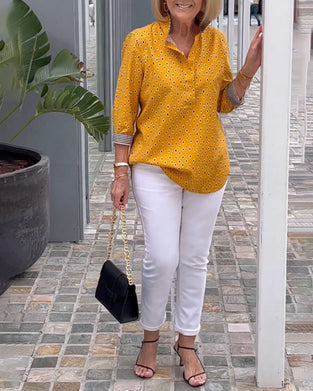 Prikkete jakkeslagsskjorte med 3/4-ermer