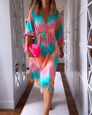 V-hals kjole med fargeblokktrykk