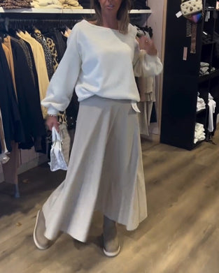 Enkel genser med kalde skuldre