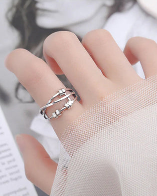 Elegant ring med angstreduserende spinnere