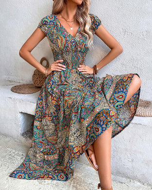Elegant kjole med vintagetrykk