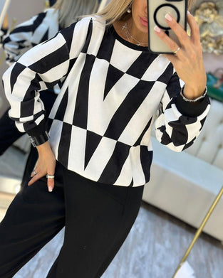 V-print genser med rund hals