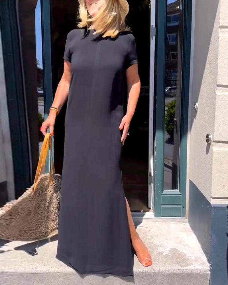 Elegant kjole med korte ermer i ensfarget