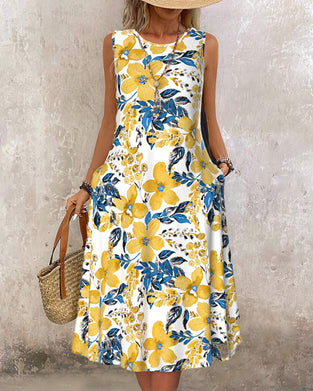 Ermeløs kjole med blomstertrykk og lomme