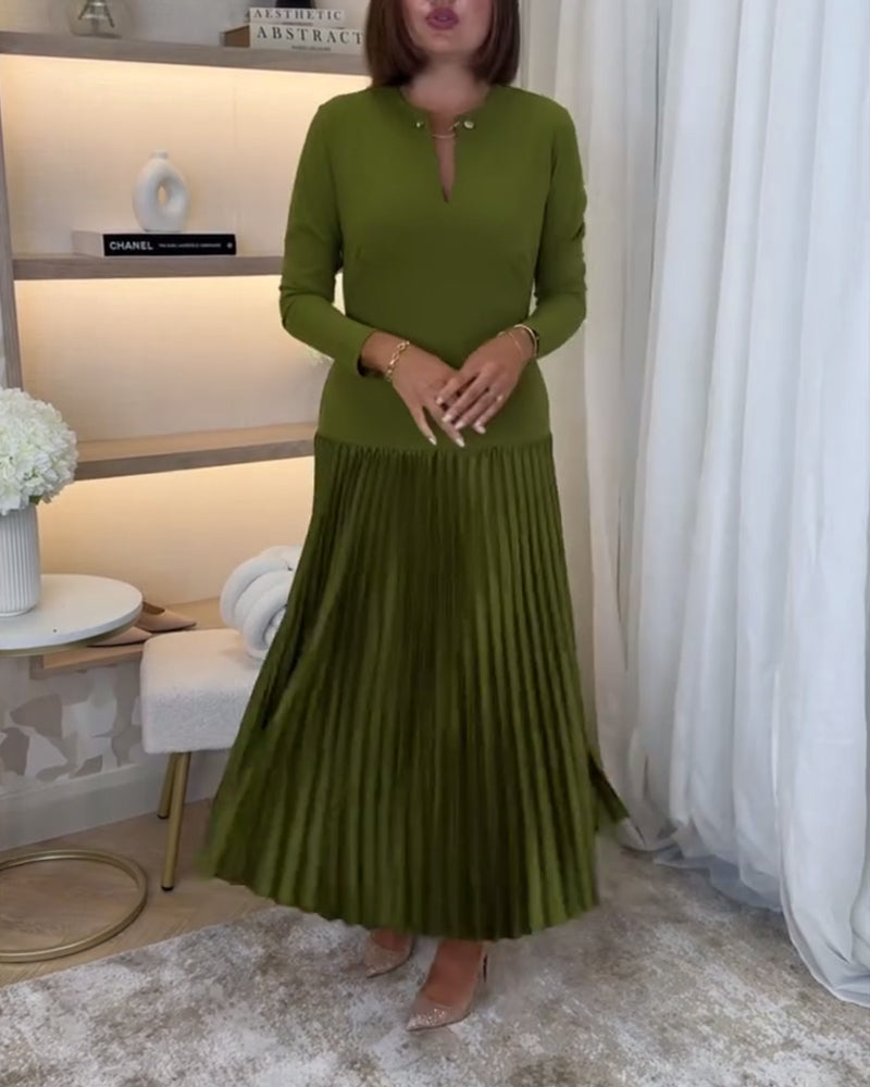 Uformell ensfarget kjole med lange ermer og fold