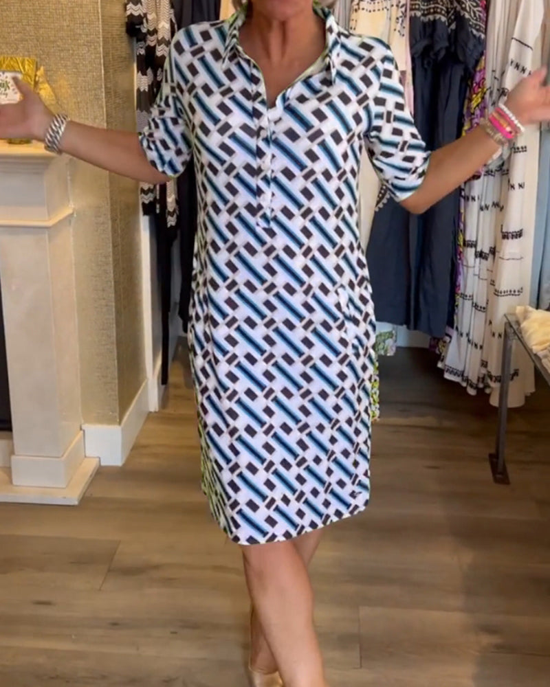 Geometrisk kjole med V-hals og trykk