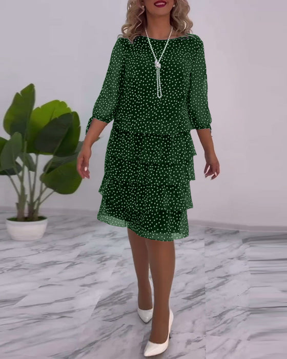 Elegant kjole i lag med polka-prikker