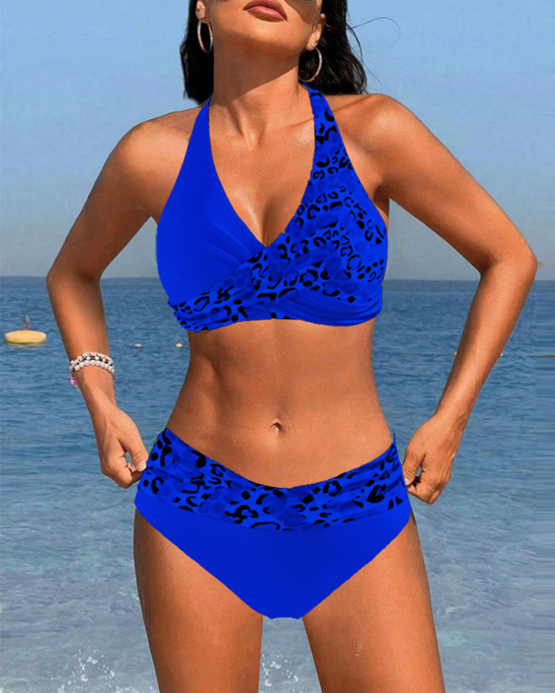 Halterneck bikini med lappeteppe i leopard
