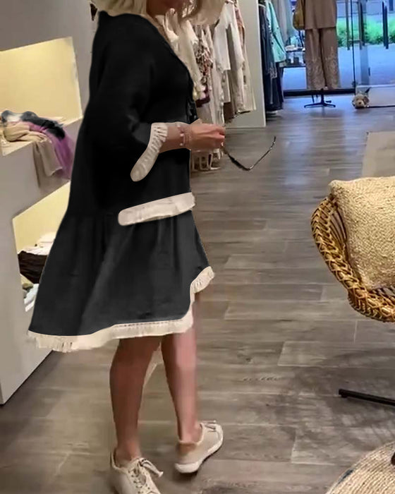 Fritidskjole med V-hals frynser med blonder