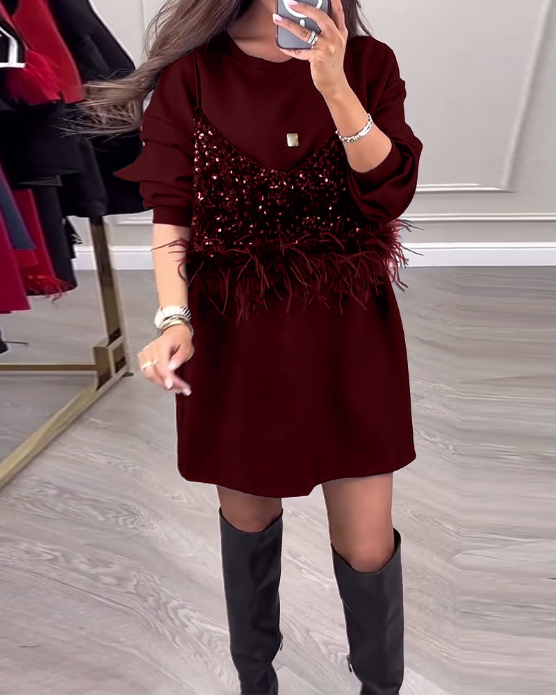 Mote ensfarget kjole med paljett og fjærpatchwork