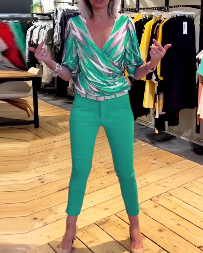 Printet avslappet topp med dyp V