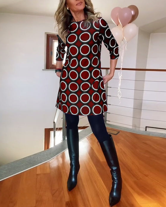 Uformell kjole med rund hals med sirkeltrykk