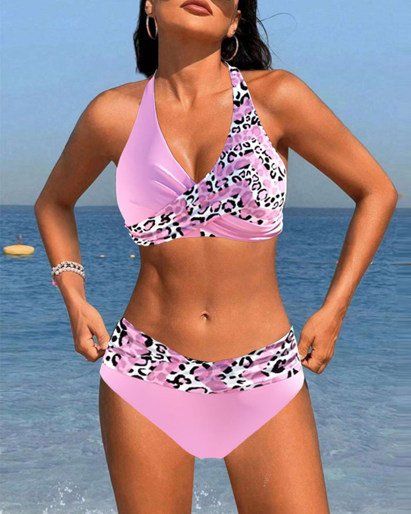 Halterneck bikini med lappeteppe i leopard
