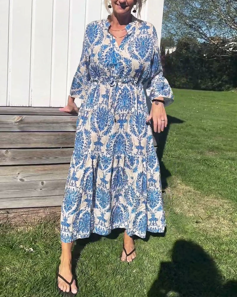 Kjole med snøring med klokkeermer