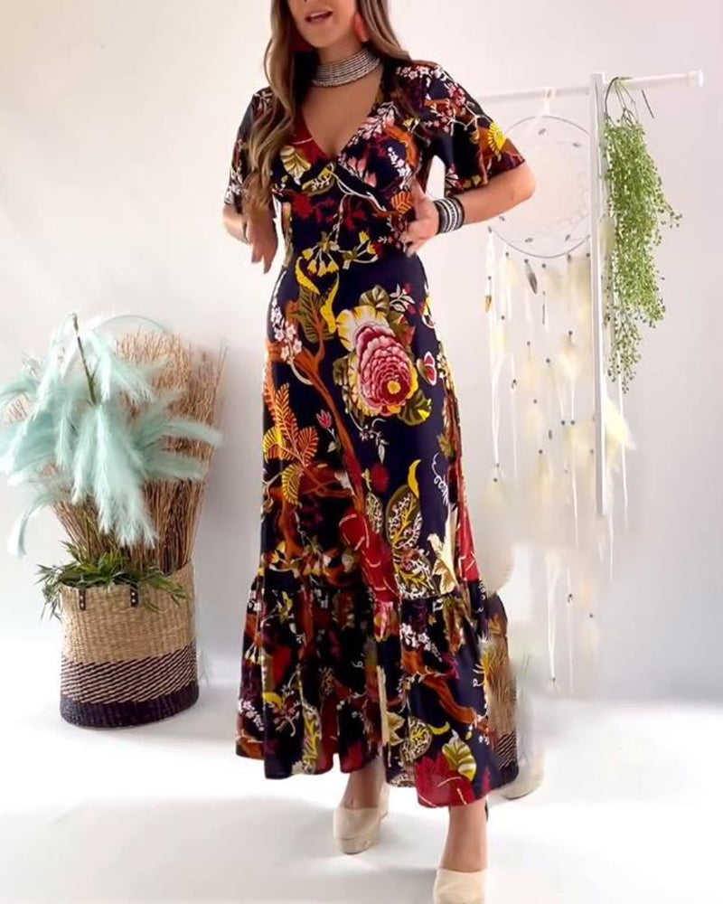 Elegant kortermet kjole med v-hals