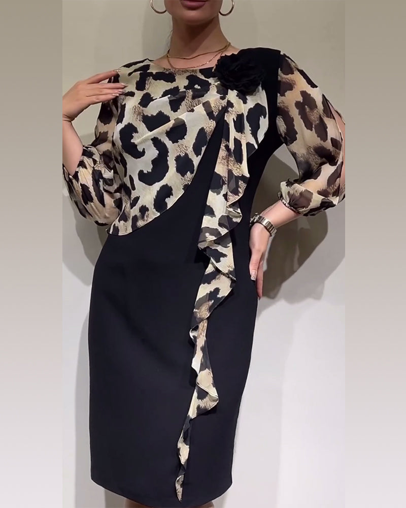 Elegant patchworkkjole med leopardmønster