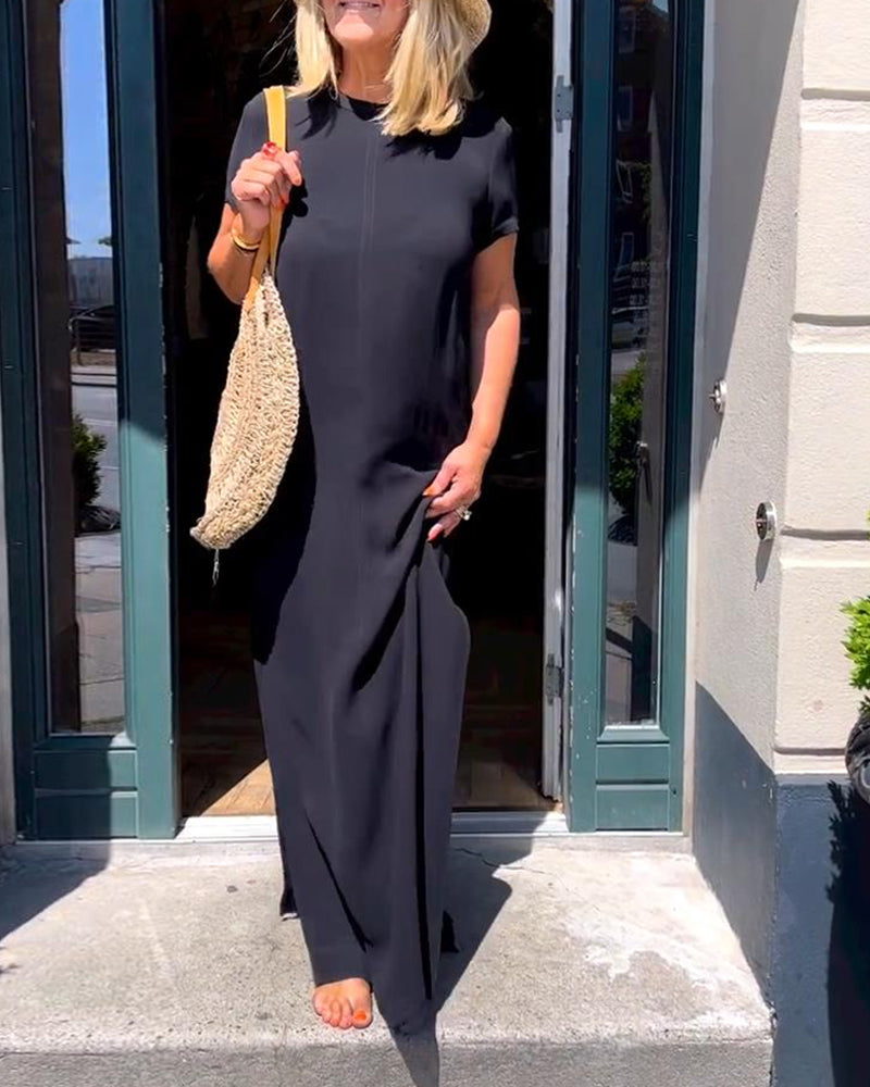 Elegant kjole med korte ermer i ensfarget