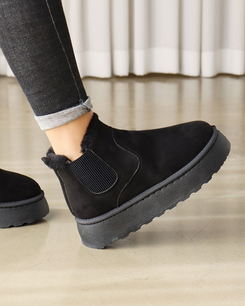 Ensfargede snøstøvler med tykk såler