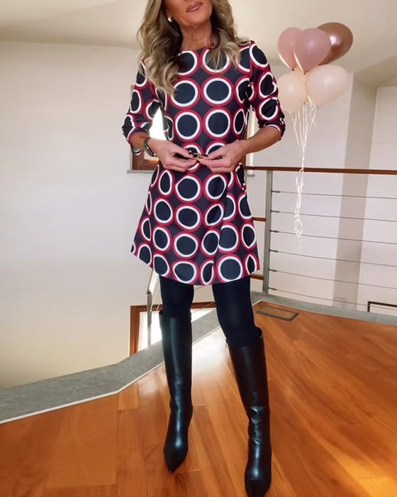 Uformell kjole med rund hals med sirkeltrykk