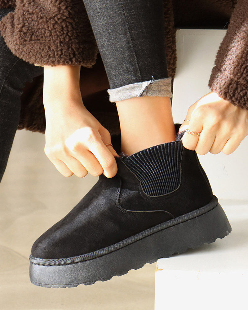 Ensfargede snøstøvler med tykk såler