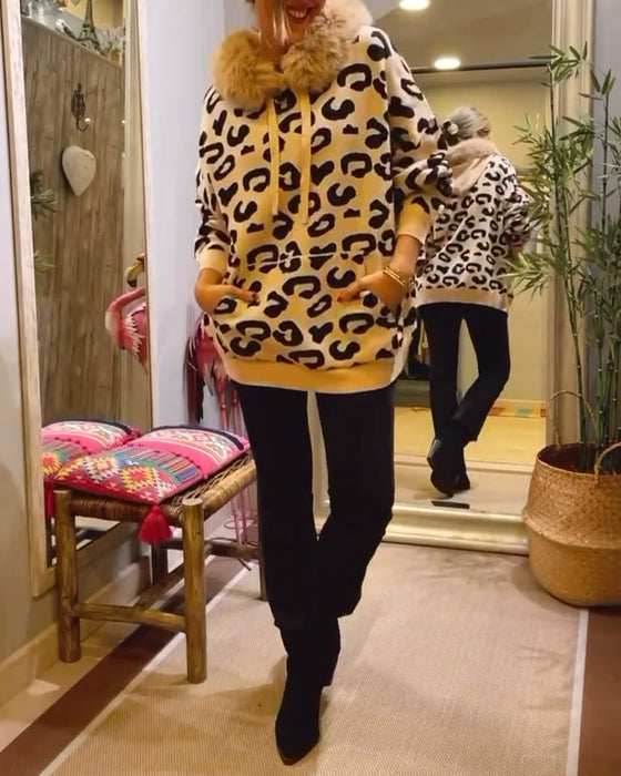 Elegant hettegenser med leopardmønster og lange ermer