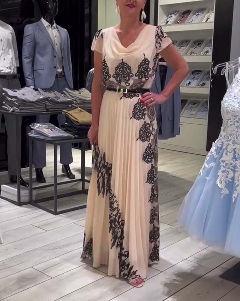 Plissert elegant kjole med vintage trykk