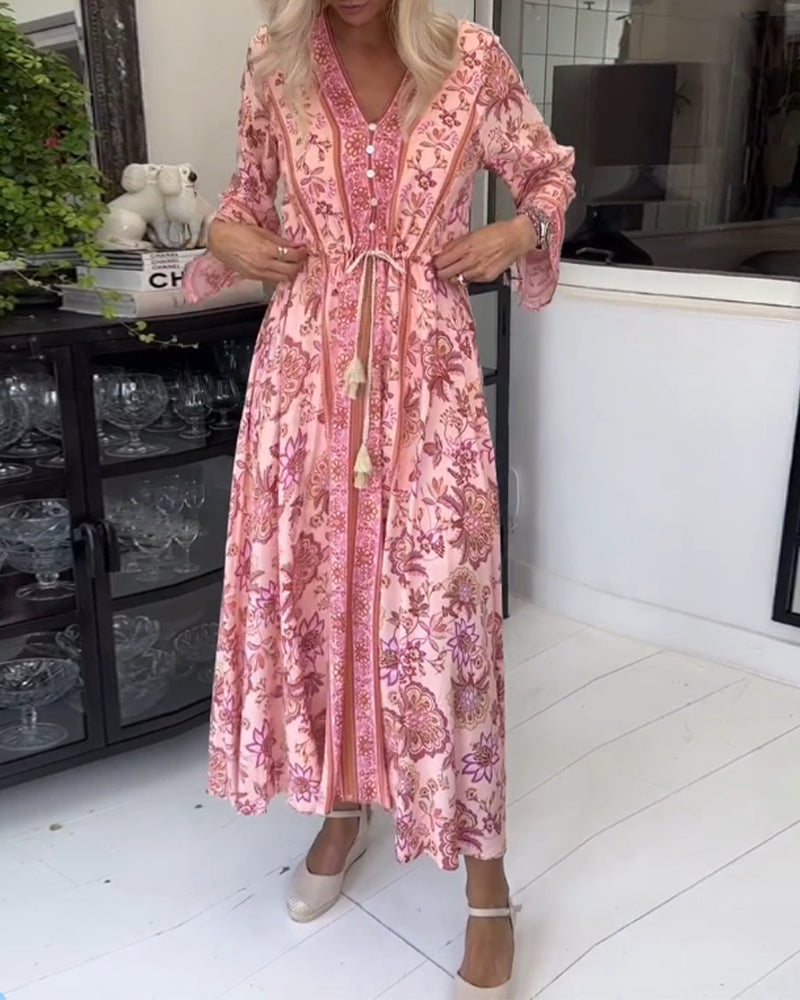 Elegant trykket V-hals-kjole med snøring