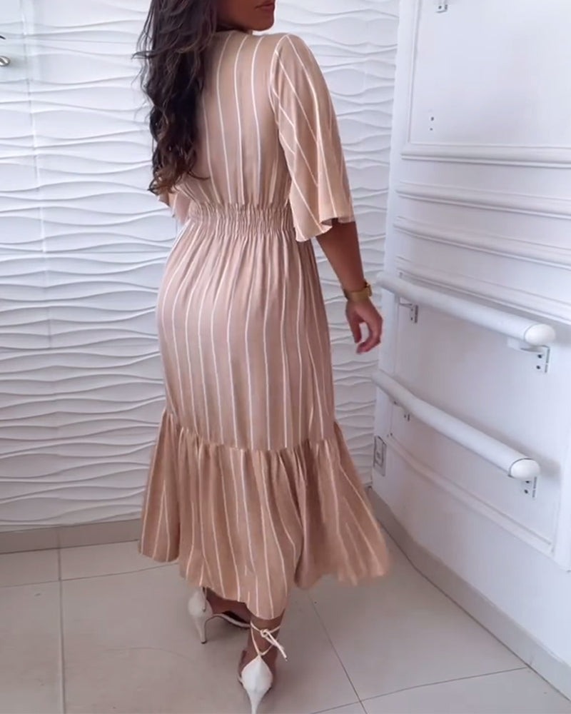 Uformell kjole med stripetrykk og snøring