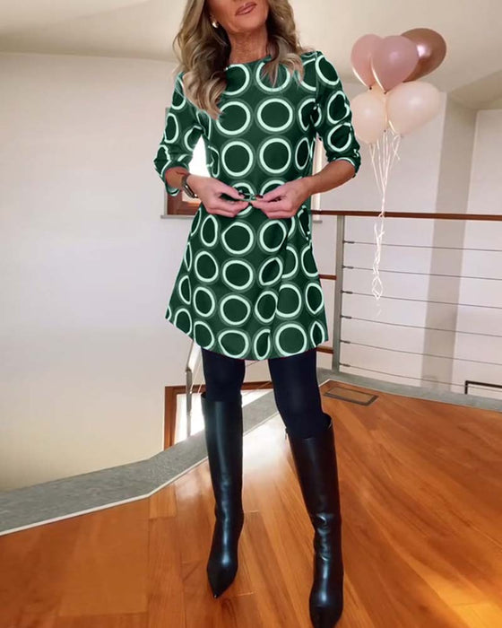 Uformell kjole med rund hals med sirkeltrykk