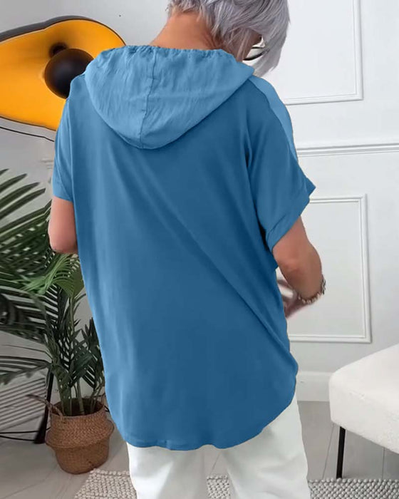 Uformell hettebluse med korte ermer med blomstertrykk