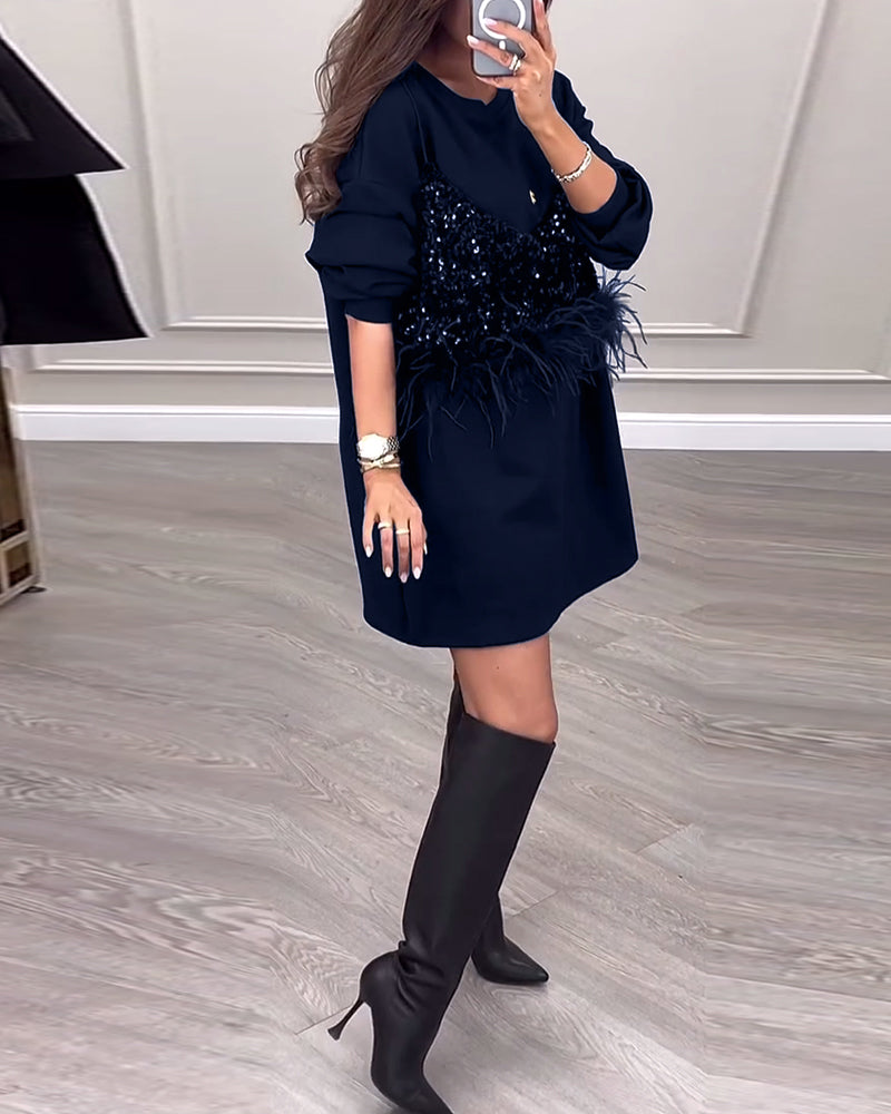 Mote ensfarget kjole med paljett og fjærpatchwork