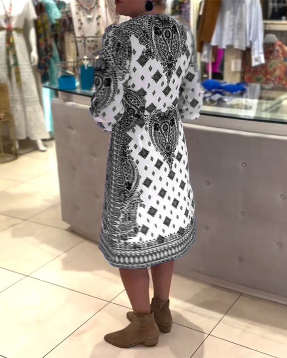 Elegant midikjole med V-hals