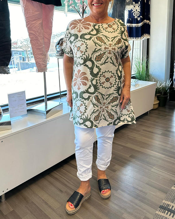Uformell blomsterbluse med rund hals