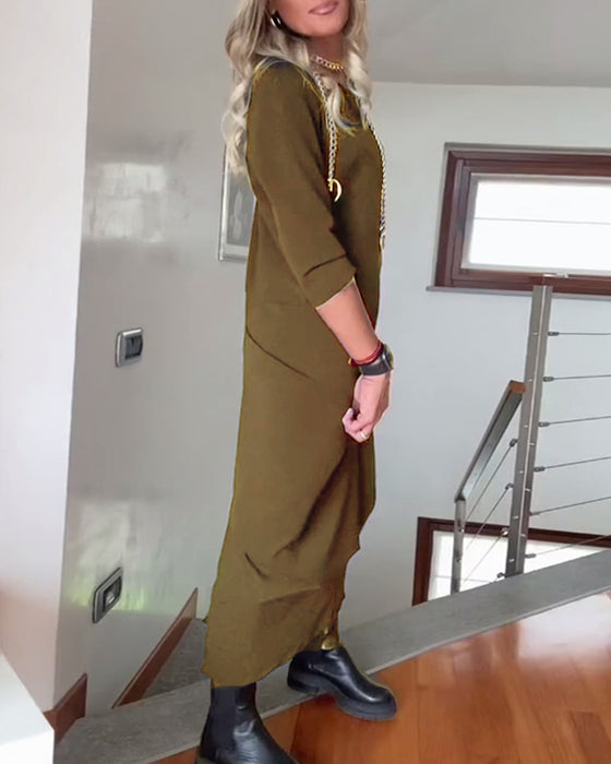 Plissert ensfarget elegant kjole med rund hals