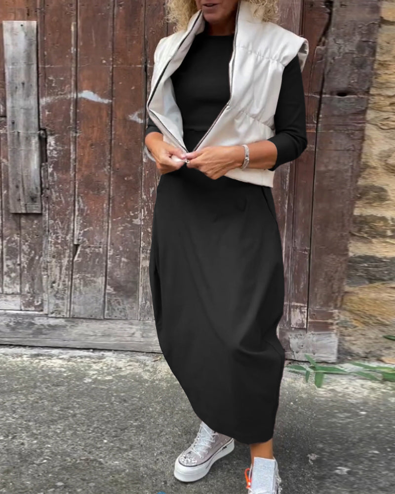 Enkel ensfarget og elegant kjole med lange ermer