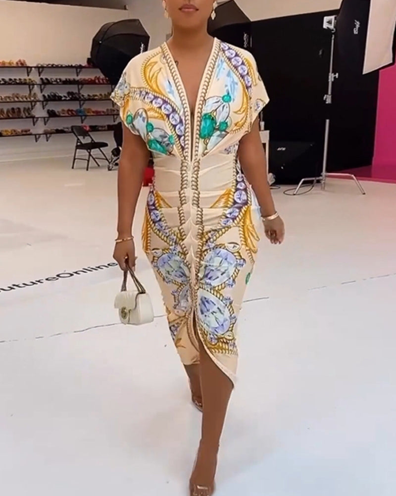 Kjole med dyp V spalt i midjen