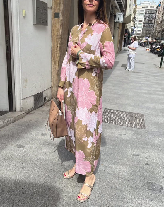 Uformell maxi-kjole med slits med blomstertrykk og lange ermer