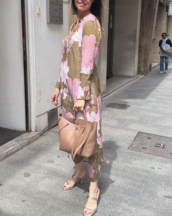 Uformell maxi-kjole med slits med blomstertrykk og lange ermer