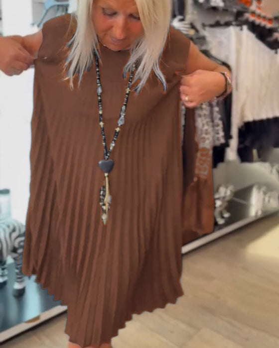 Ensfarget plissert uformell kjole med rund hals